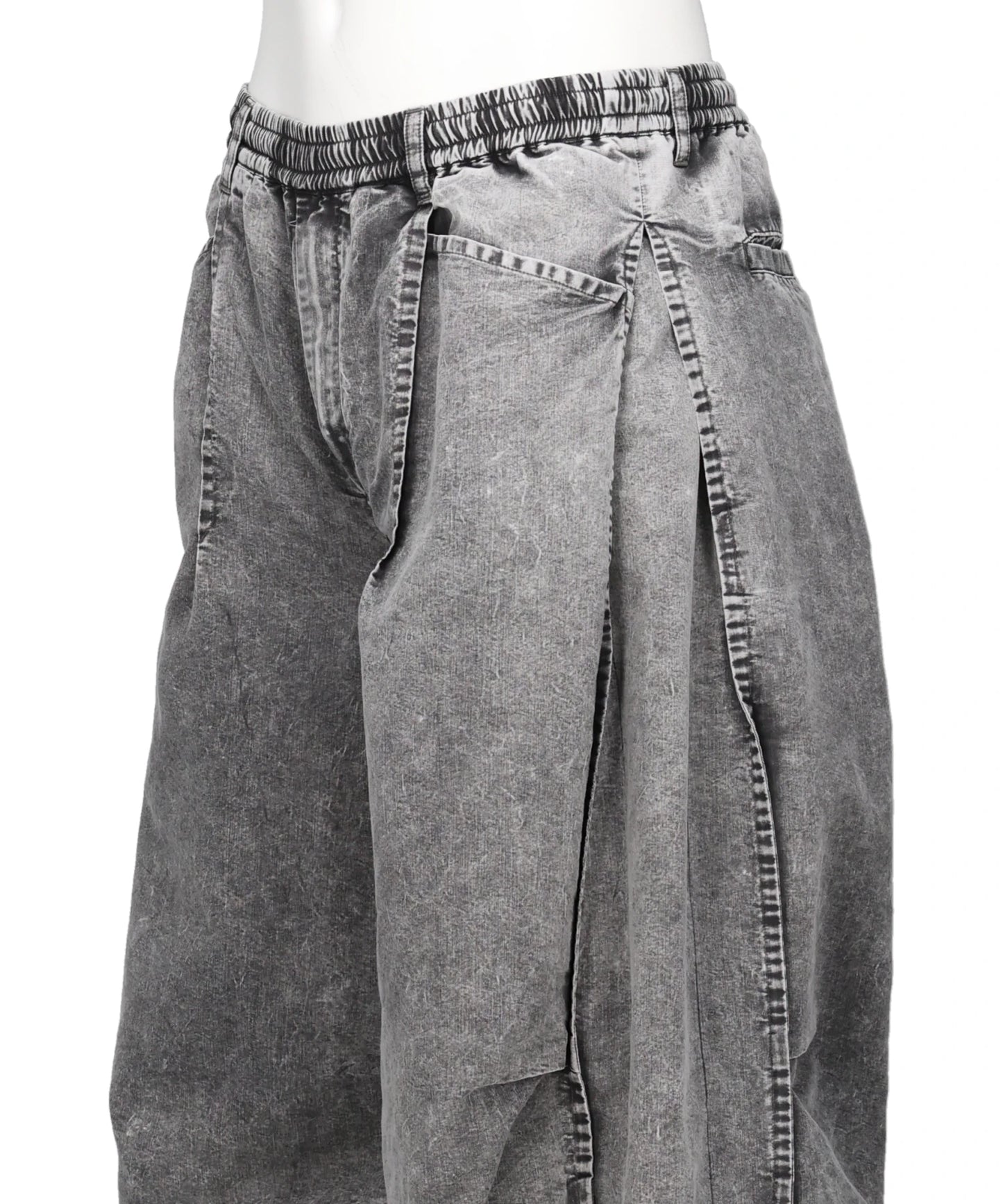 TUCKED BALLOON DENIM