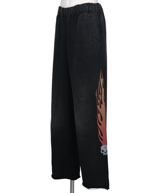 “SKULL FLAME” DISTRESSED SWEAT PANTS