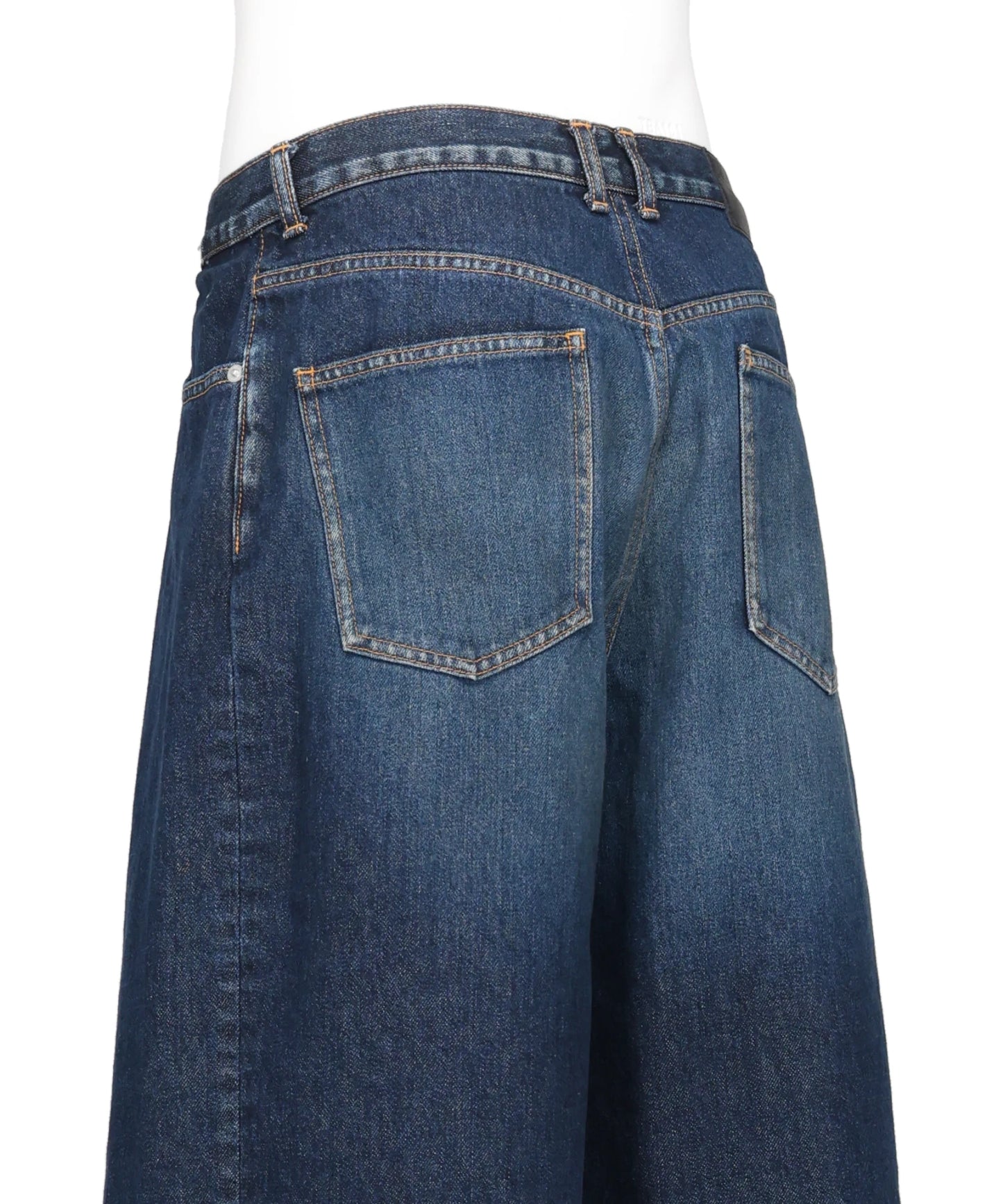 WASHED DENIM TUCKED WIDE SHORTS