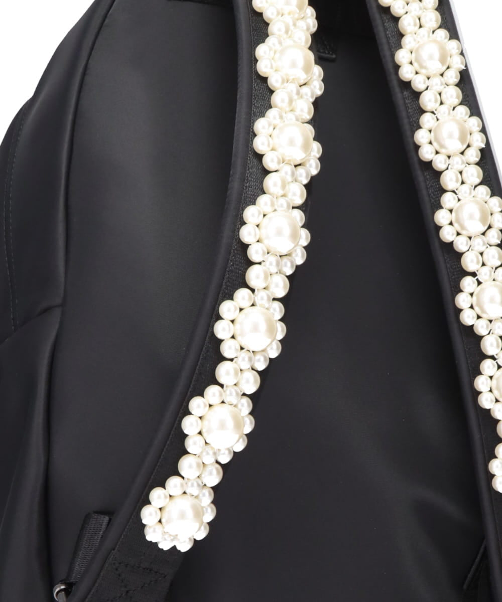 BOW FRONT BACKPACK W/ STRAP EMB - BLACK/PEARL