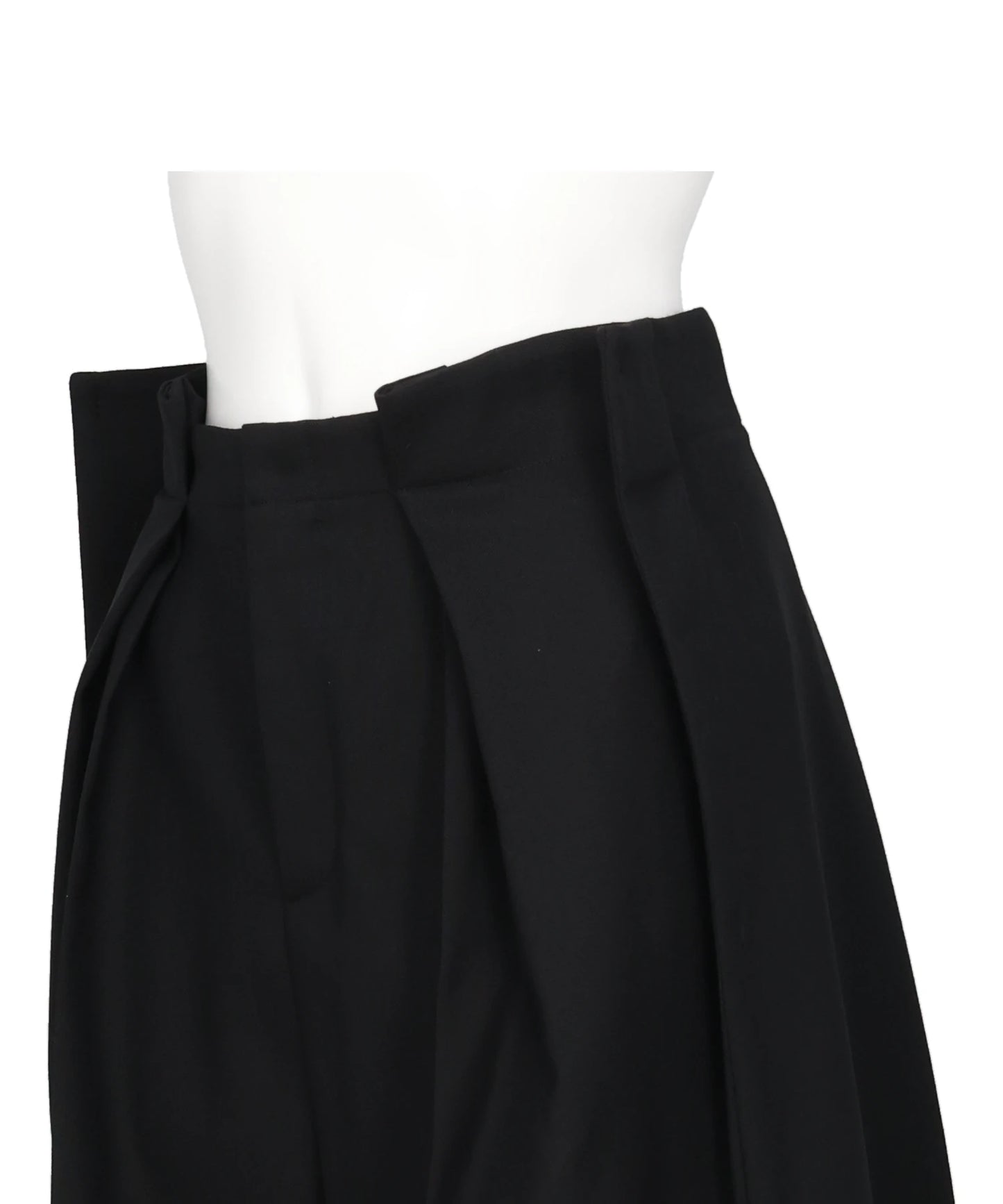 HARD WOOL TUCK BERMUDA PANTS