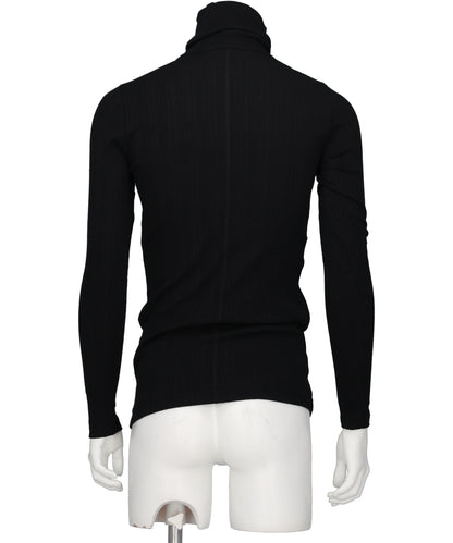 TURTLENECK WITH SIGNATURE OPENING