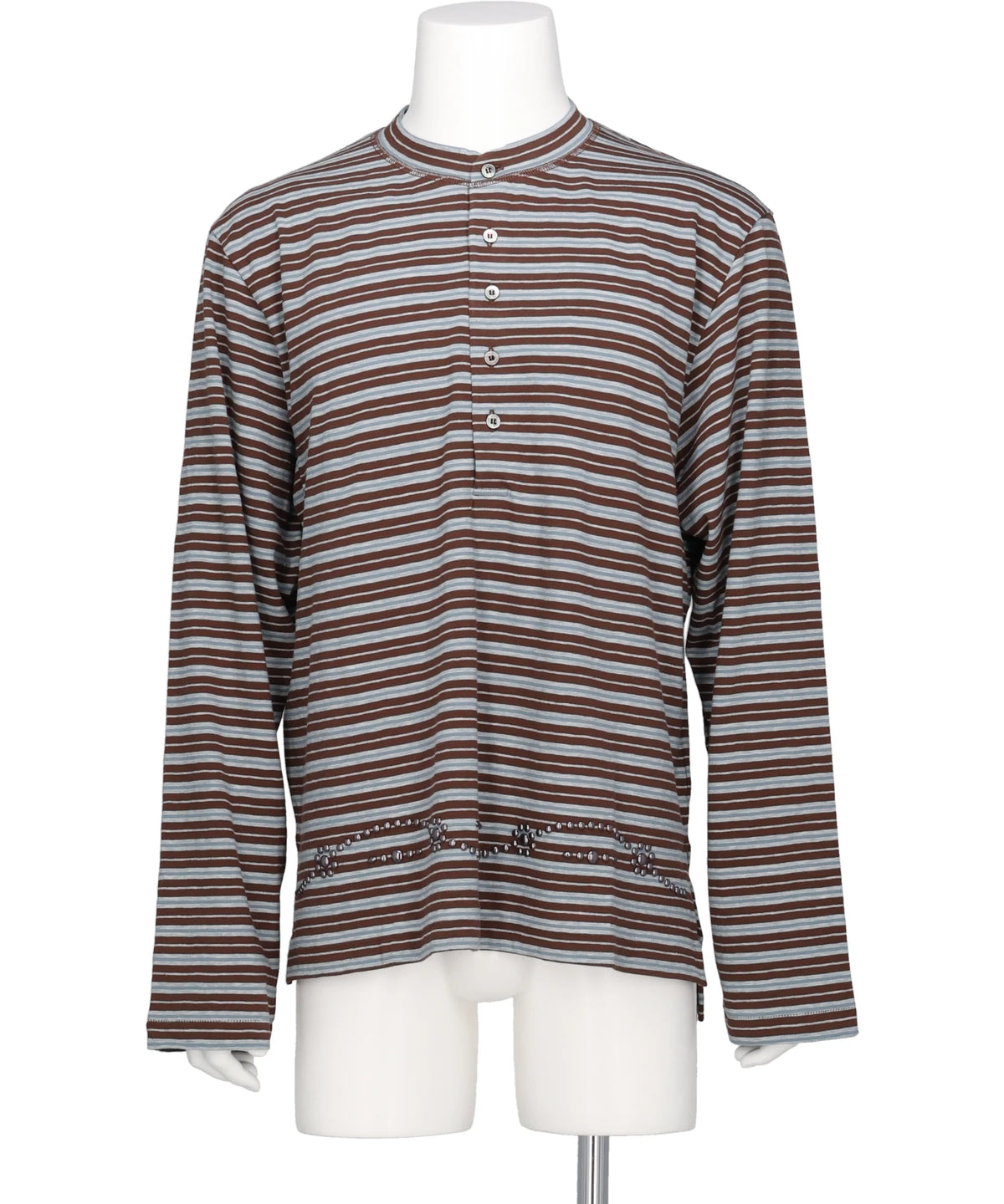 DAIRIKU（ダイリク）"CHARLES" STUDS HENRY NECK TEE