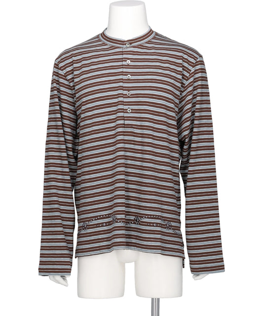DAIRIKU（ダイリク）"CHARLES" STUDS HENRY NECK TEE