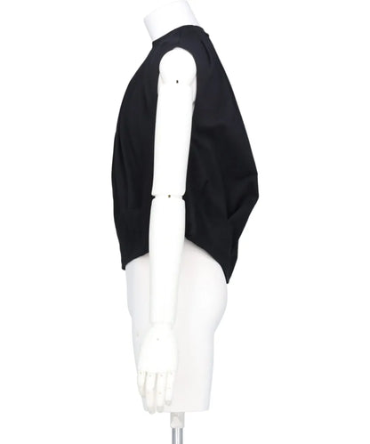IRREGULAR PLEATEDSLEEVELESS T-SHIRT