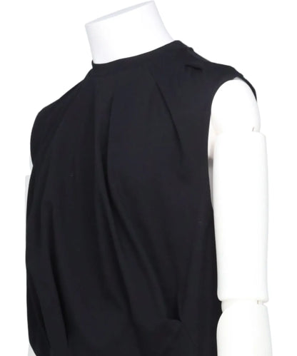IRREGULAR PLEATEDSLEEVELESS T-SHIRT