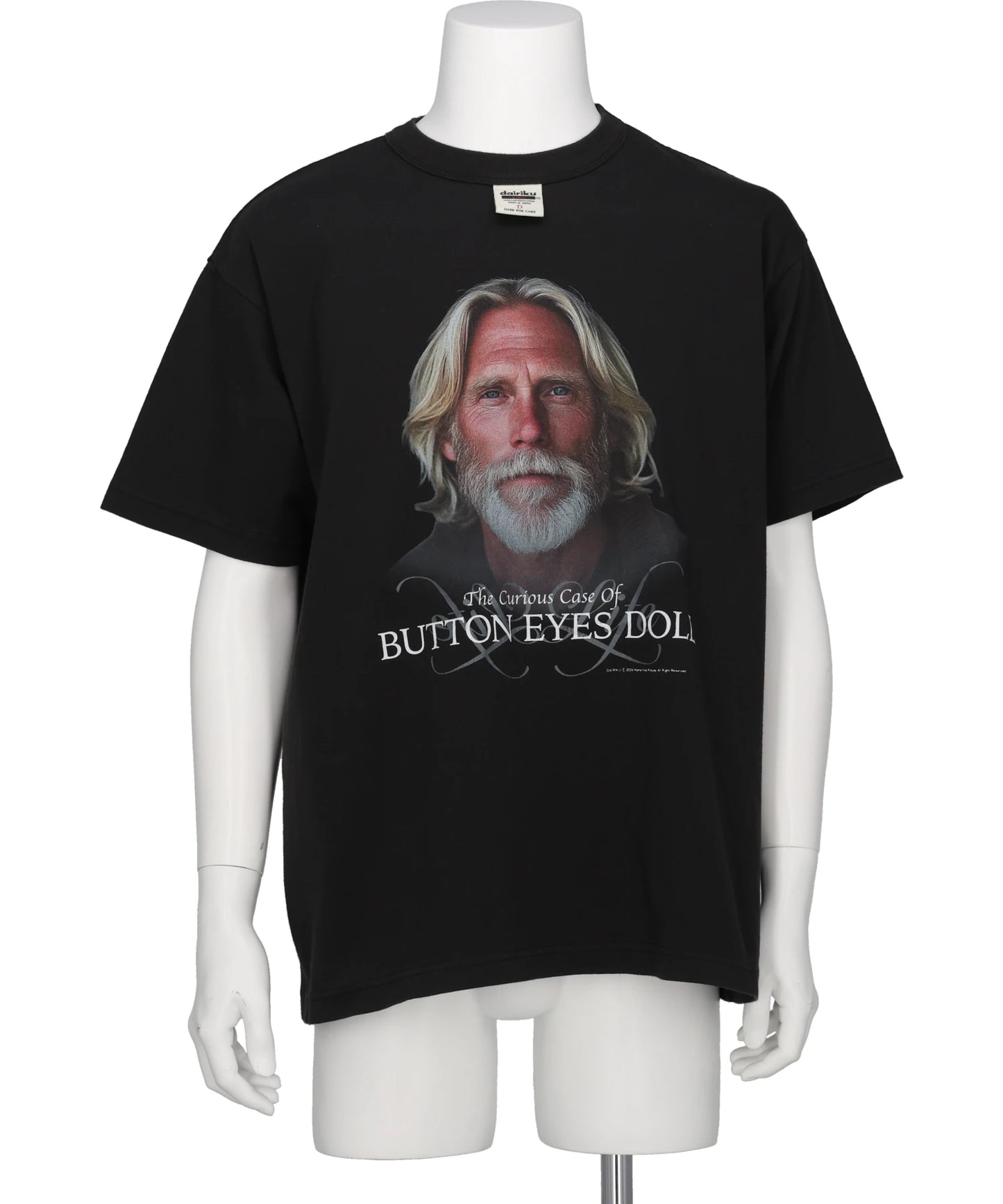 DAIRIKU(ダイリク) 2026SS "BUTTON EYE DOLL" H-S TAG TEE 26SS-C15