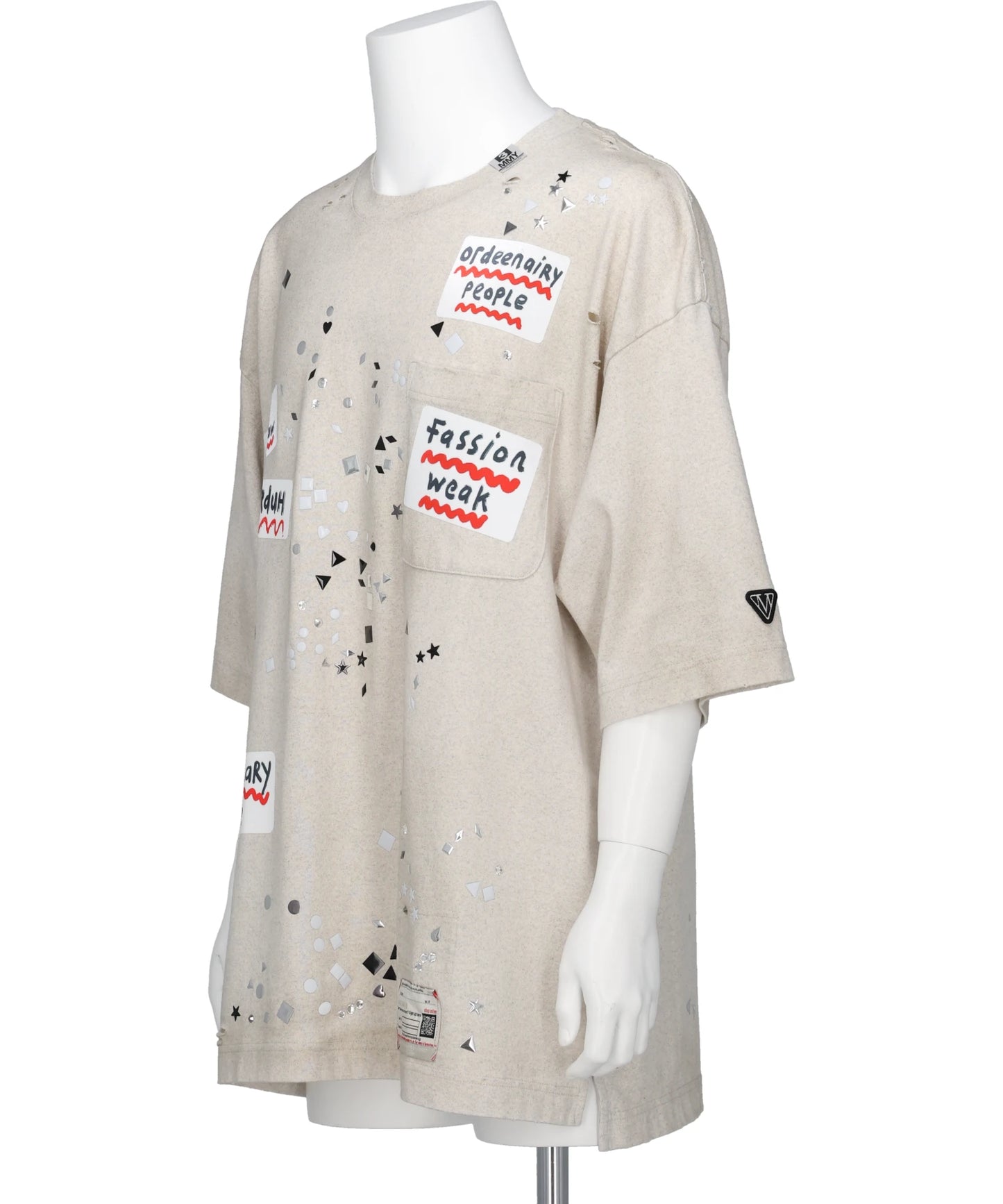 EMBELLISHED STICKER TEE