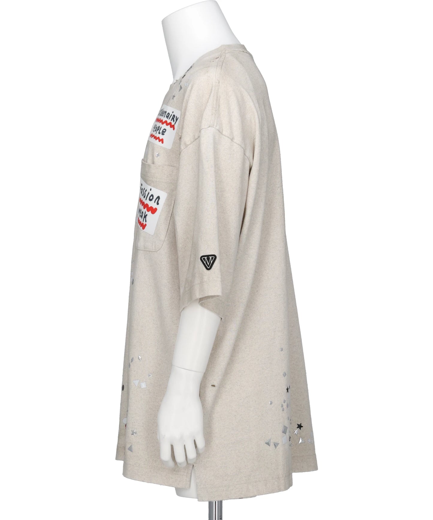 EMBELLISHED STICKER TEE