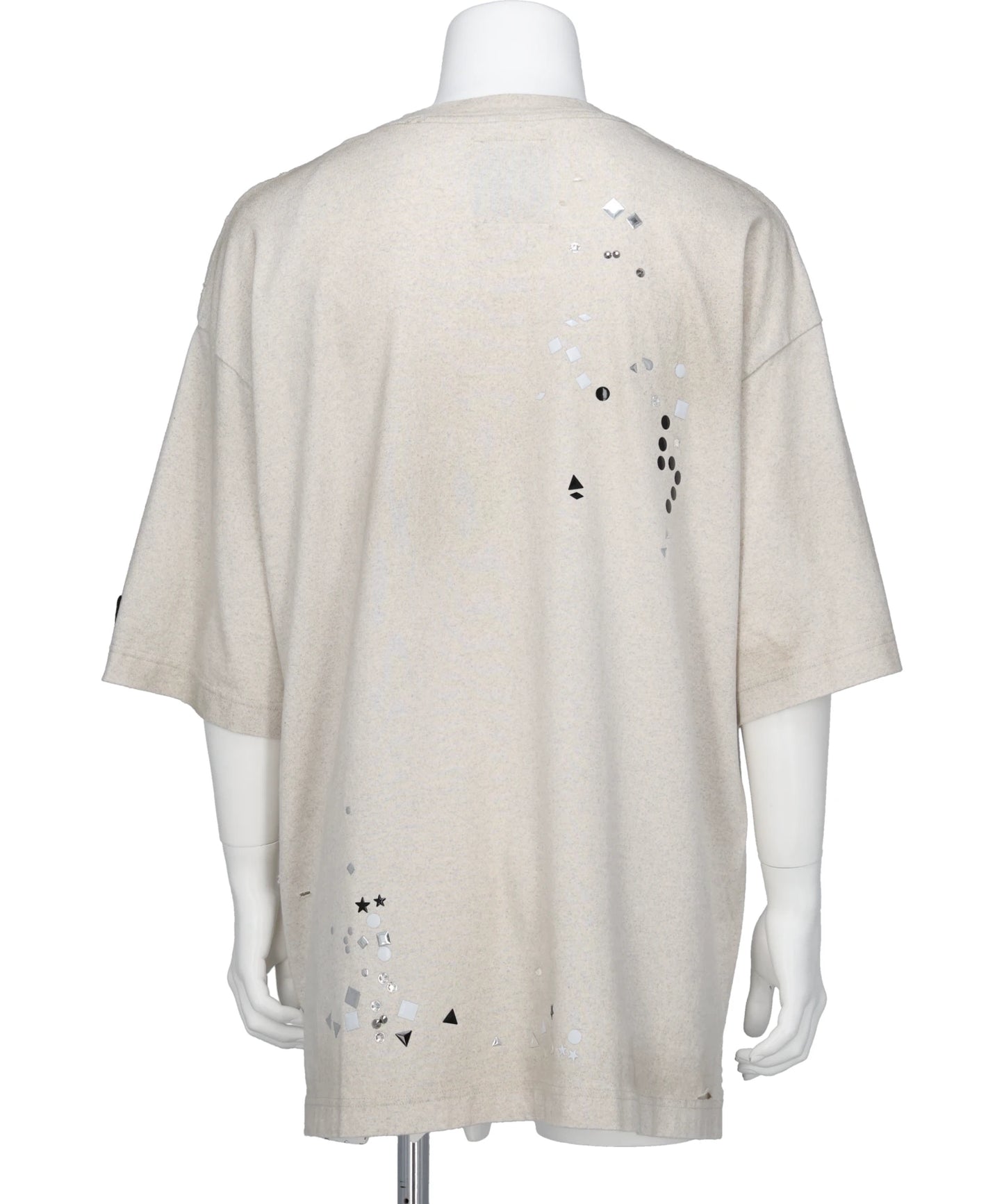 EMBELLISHED STICKER TEE