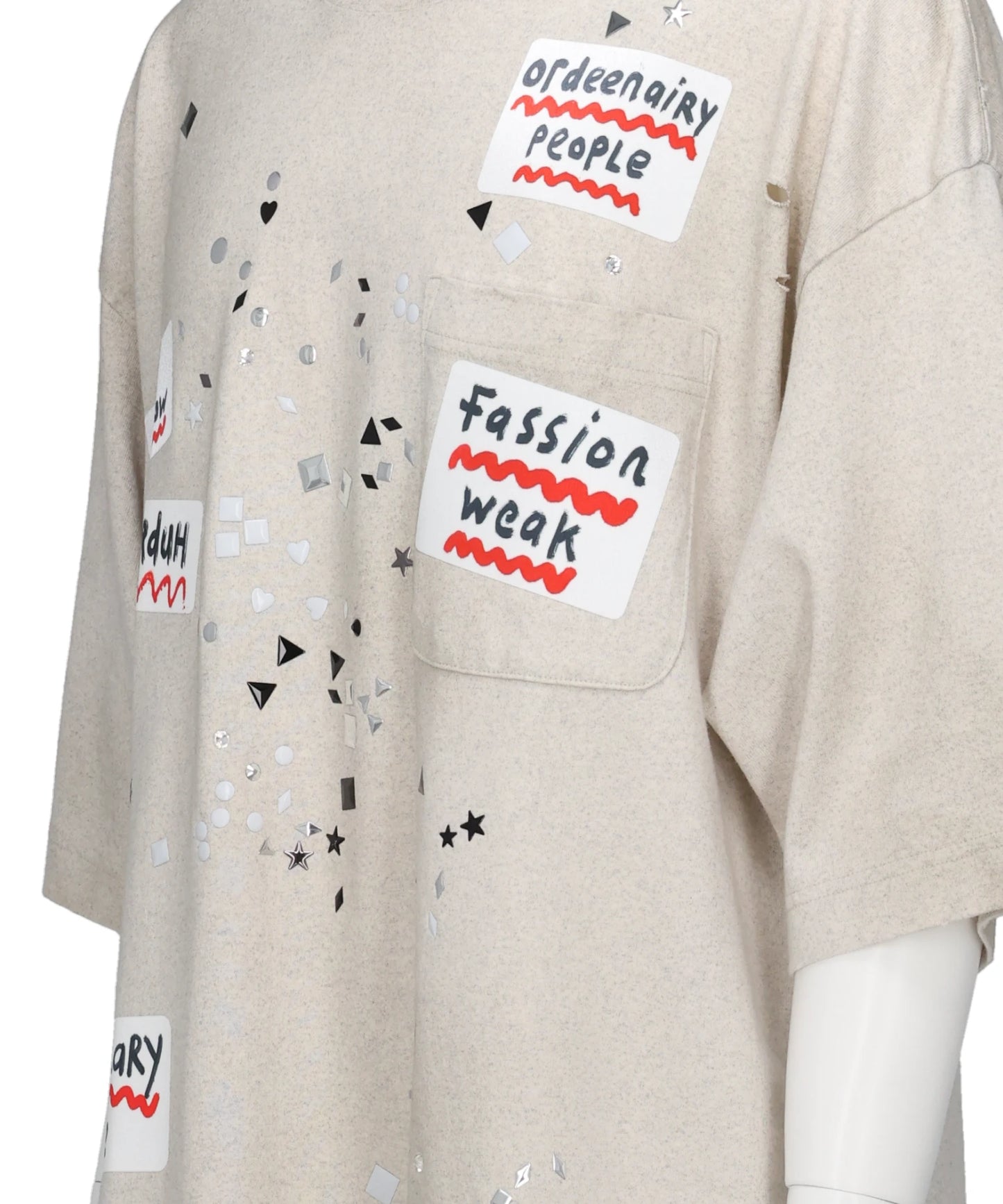 EMBELLISHED STICKER TEE