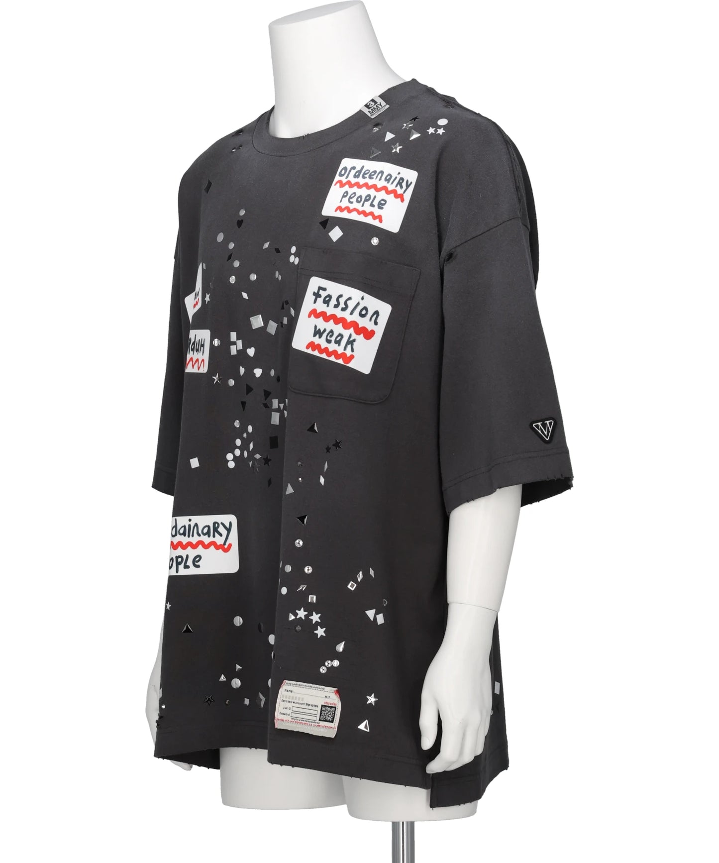 EMBELLISHED STICKER TEE