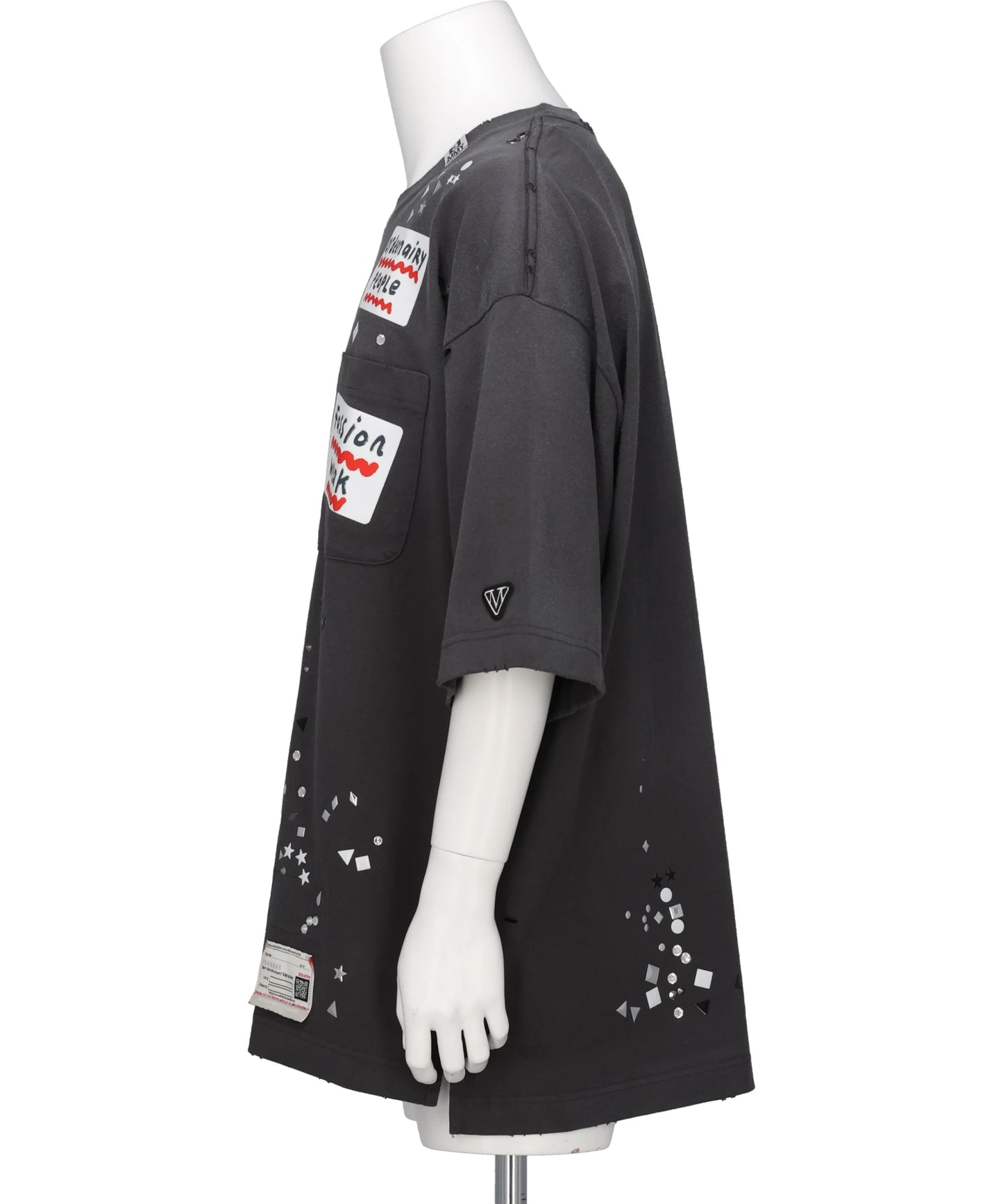 EMBELLISHED STICKER TEE