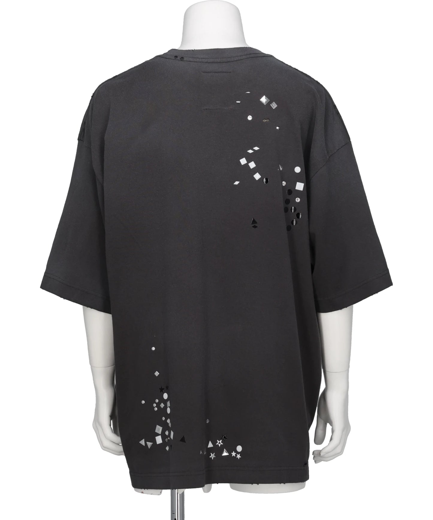 EMBELLISHED STICKER TEE