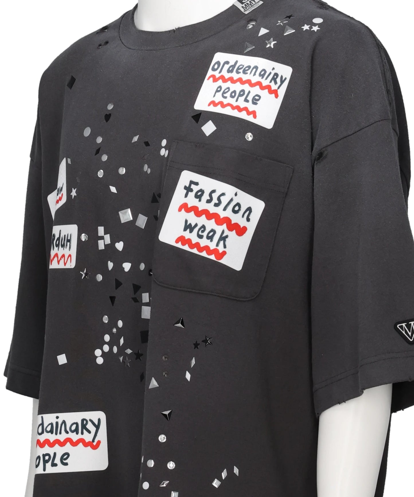 EMBELLISHED STICKER TEE