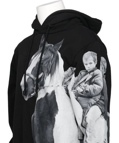 BOXY PONY KID PRINT HOODIE