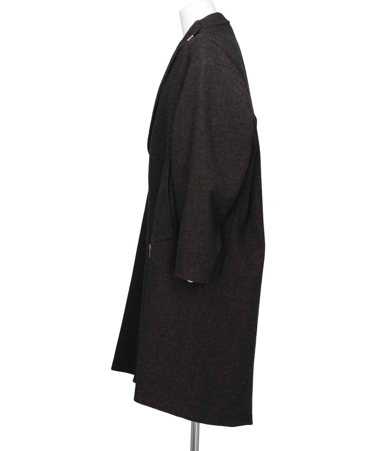 SHIFTED SHOULDER COAT