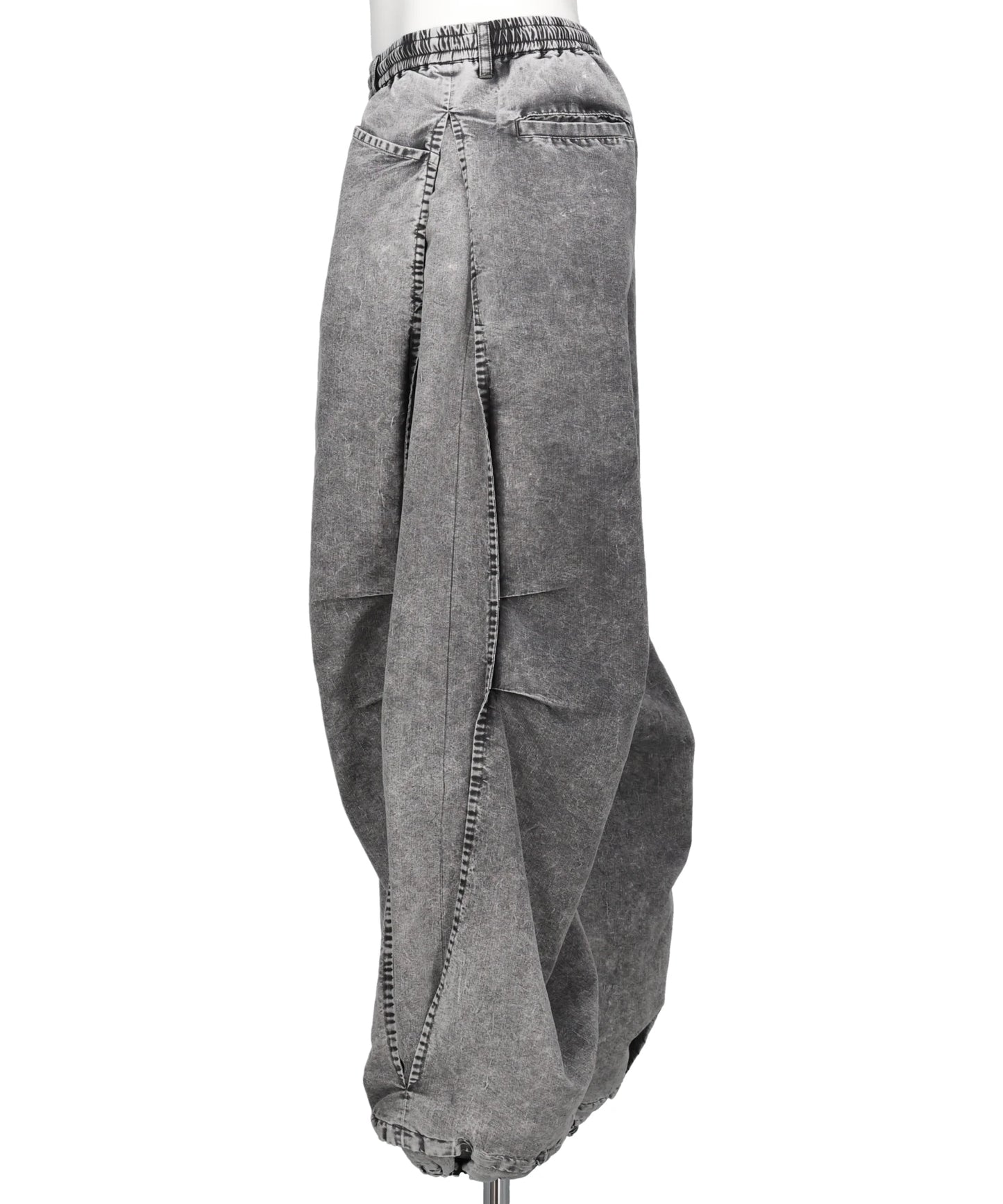 TUCKED BALLOON DENIM