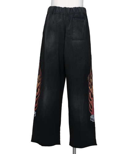 “SKULL FLAME” DISTRESSED SWEAT PANTS
