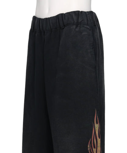 “SKULL FLAME” DISTRESSED SWEAT PANTS
