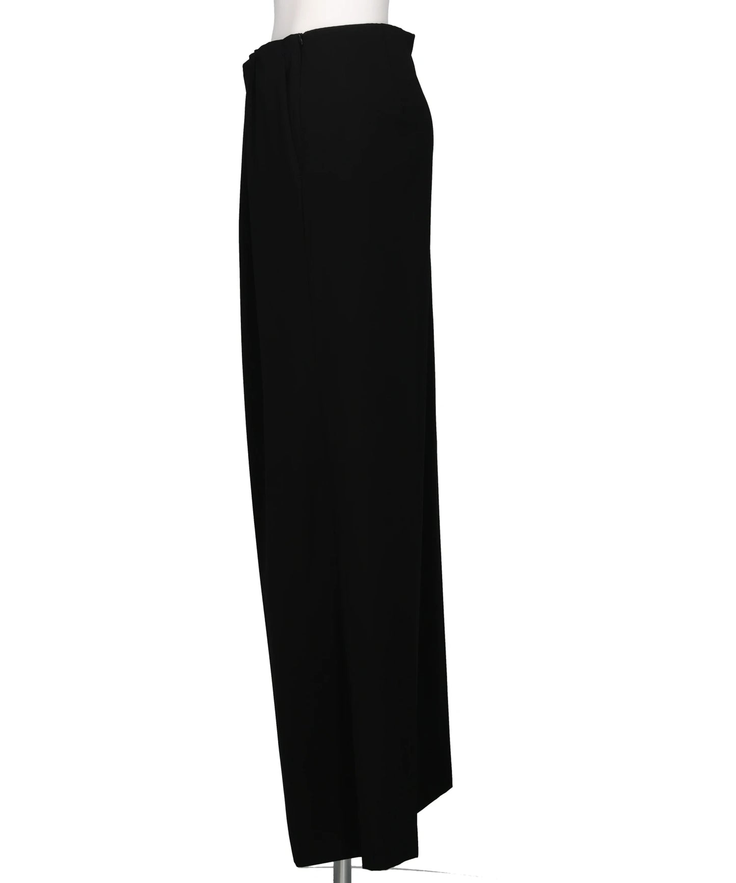 TIGHTLY GATHERED TROUSERS