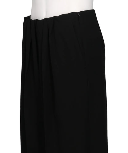 TIGHTLY GATHERED TROUSERS