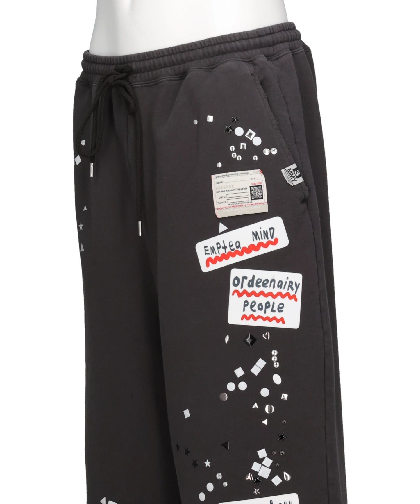 EMBELLISHED STICKER SWEAT PANTS