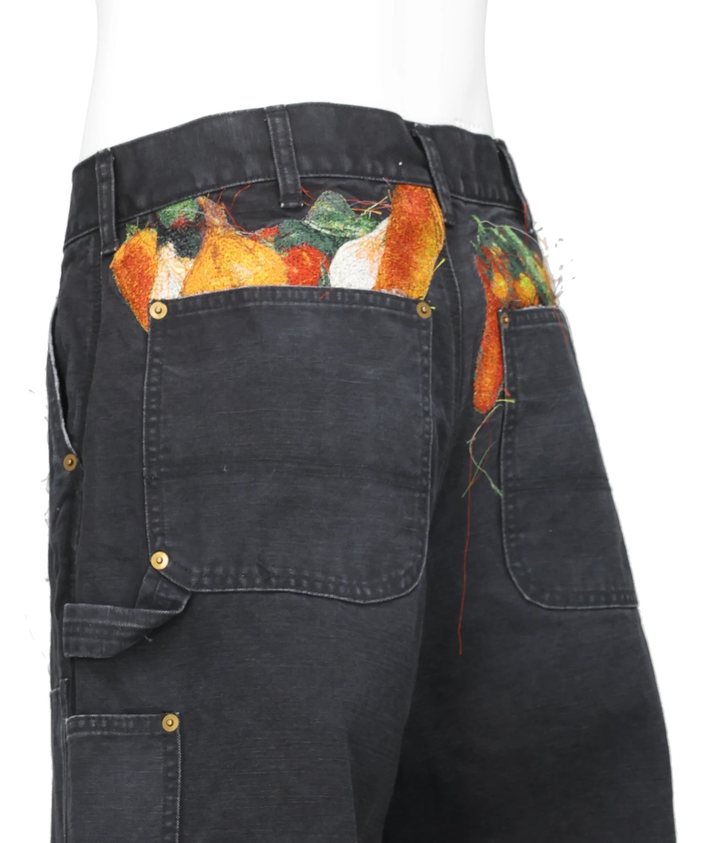 VEGETABLE EMBROIDERY CUT-OFF PANTS