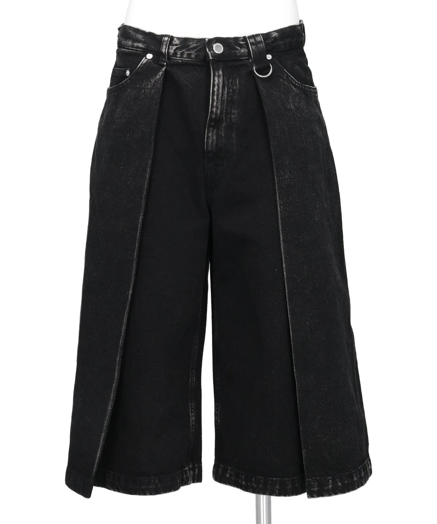 WASHED DENIM TUCKED WIDE SHORTS