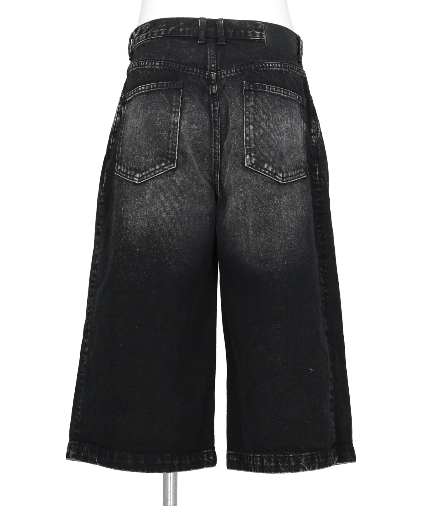 WASHED DENIM TUCKED WIDE SHORTS