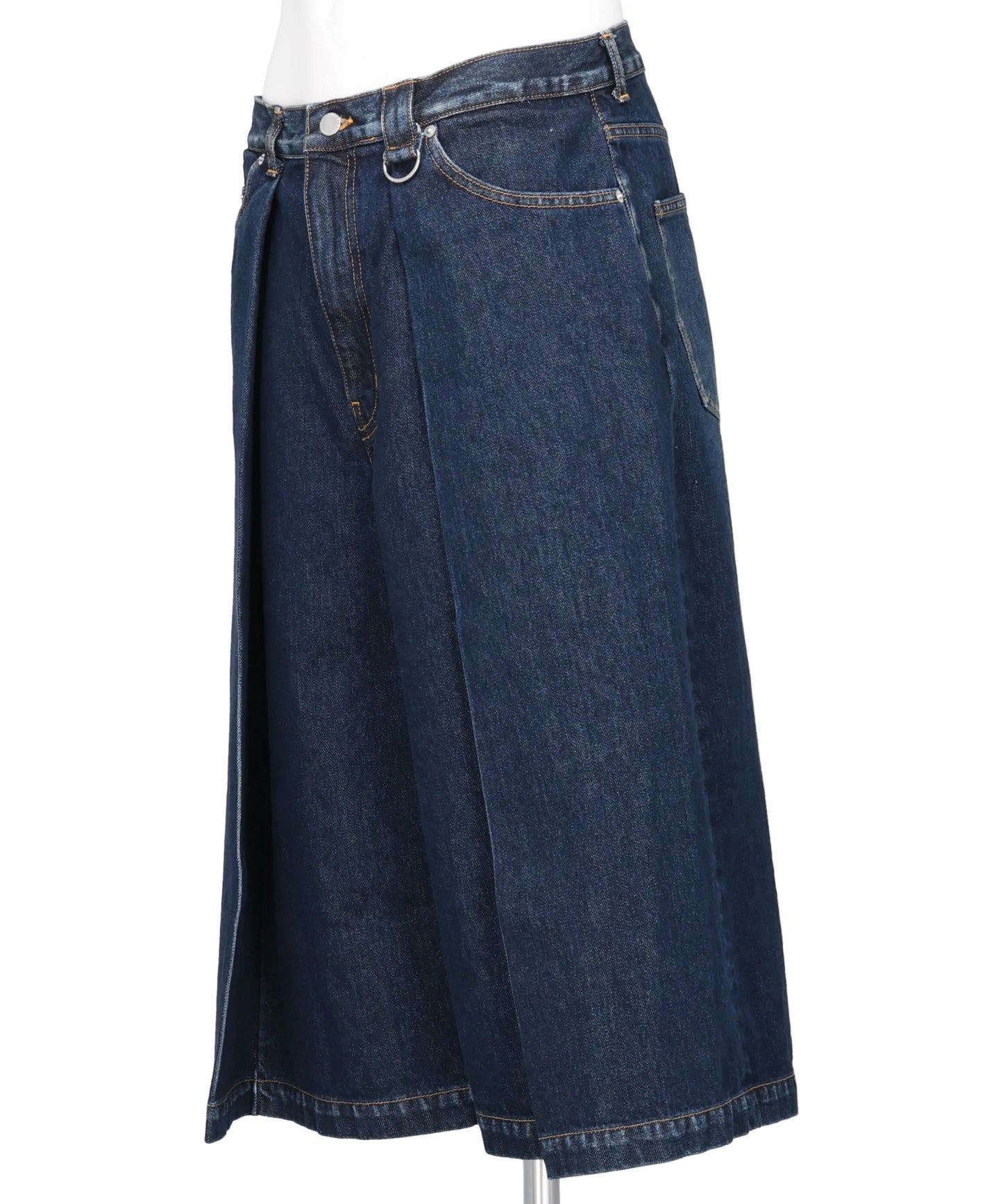 WASHED DENIM TUCKED WIDE SHORTS