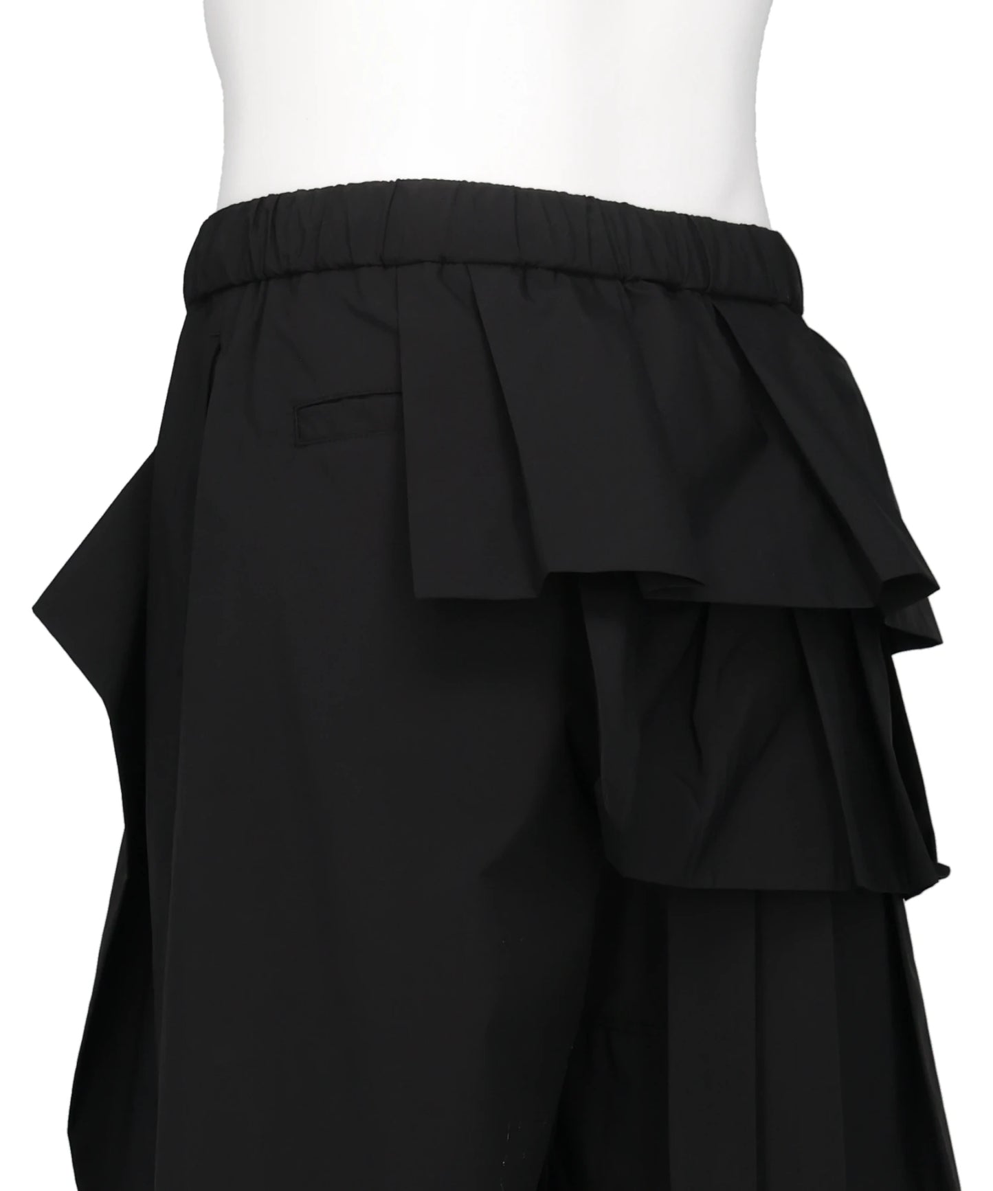 RUFFLE SHORT PANTS