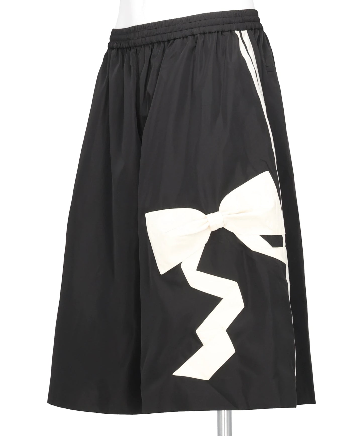 RIBBON DETAIL SIDE LINE WIDE SHORTS