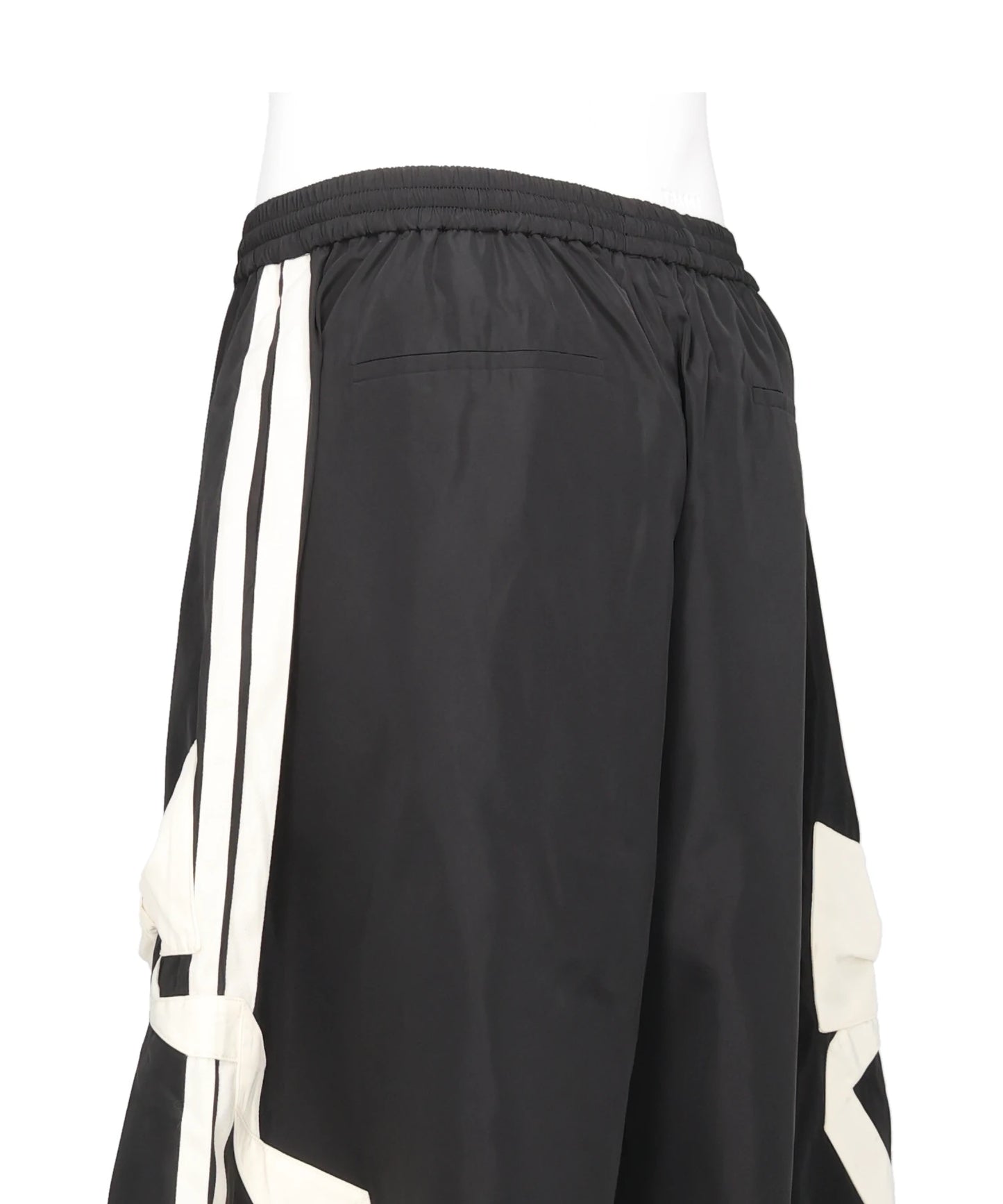 RIBBON DETAIL SIDE LINE WIDE SHORTS