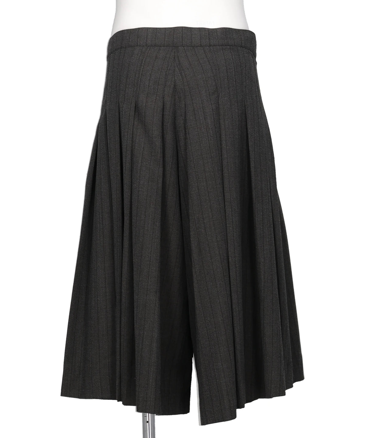 RANDOM PLEATED SHORTS