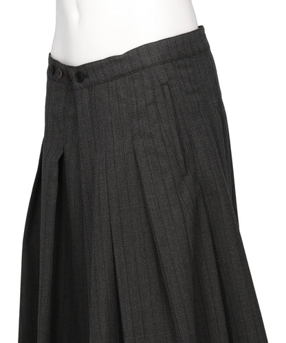 RANDOM PLEATED SHORTS