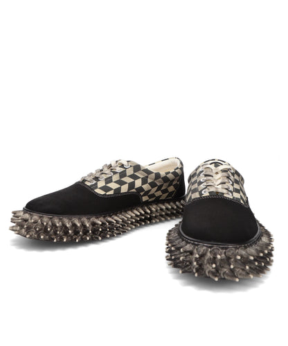 DIRTY SPIKE CANVAS SNEAKER