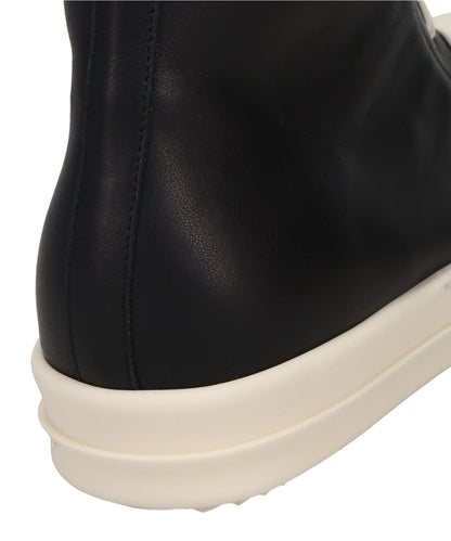 SNEAKS