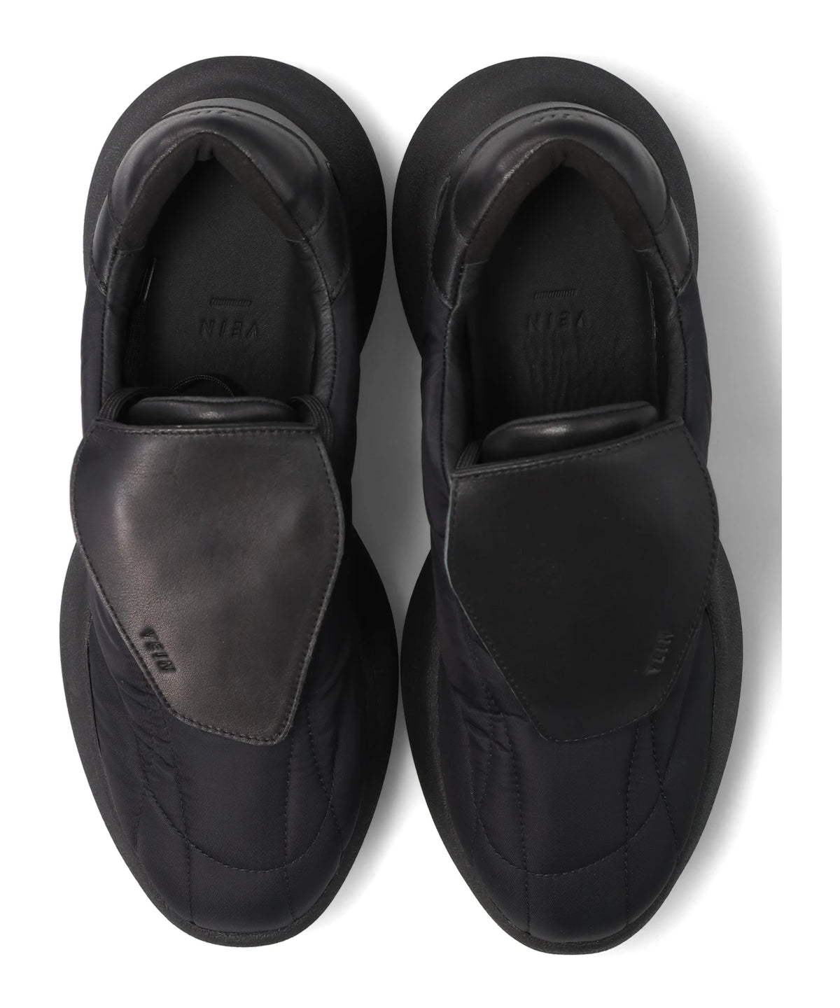 NY TWILL PUFFER CLEAT TRAINER