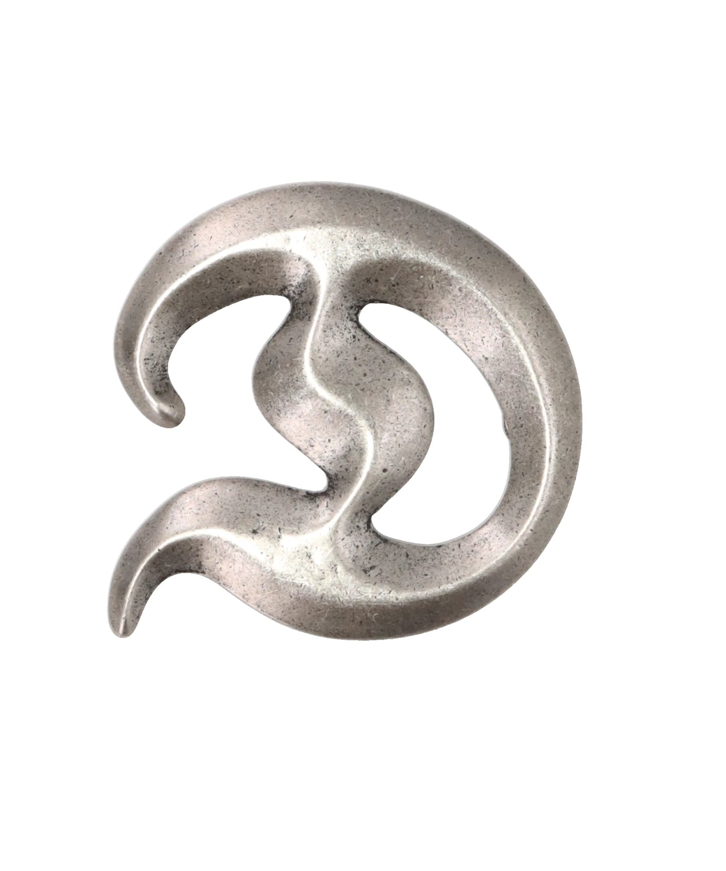 DAIRIKU(ダイリク)“D” METAL PIN BADGE