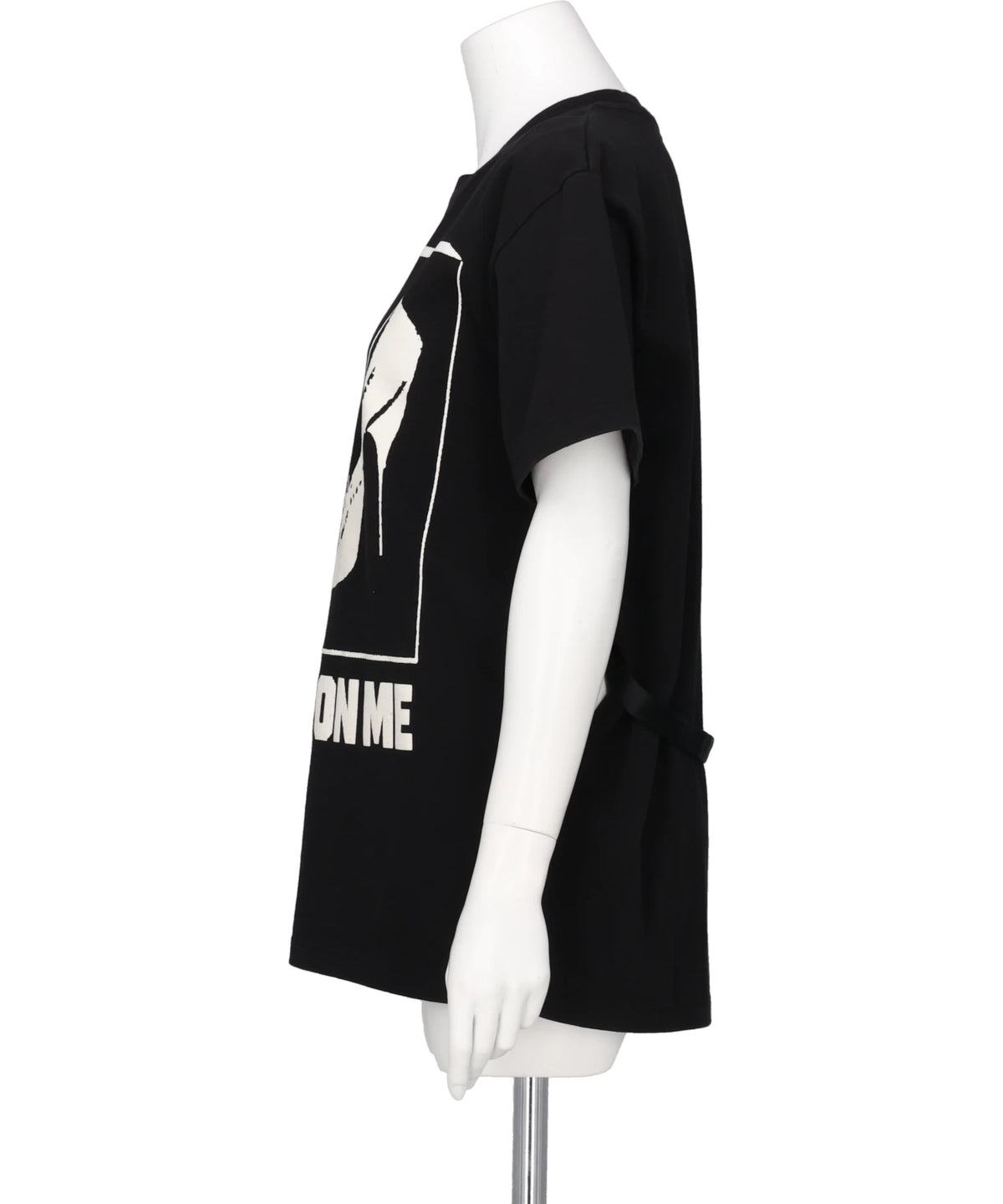 ALL EYES ON ME BELTED T SHIRT