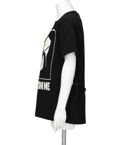 ALL EYES ON ME BELTED T SHIRT