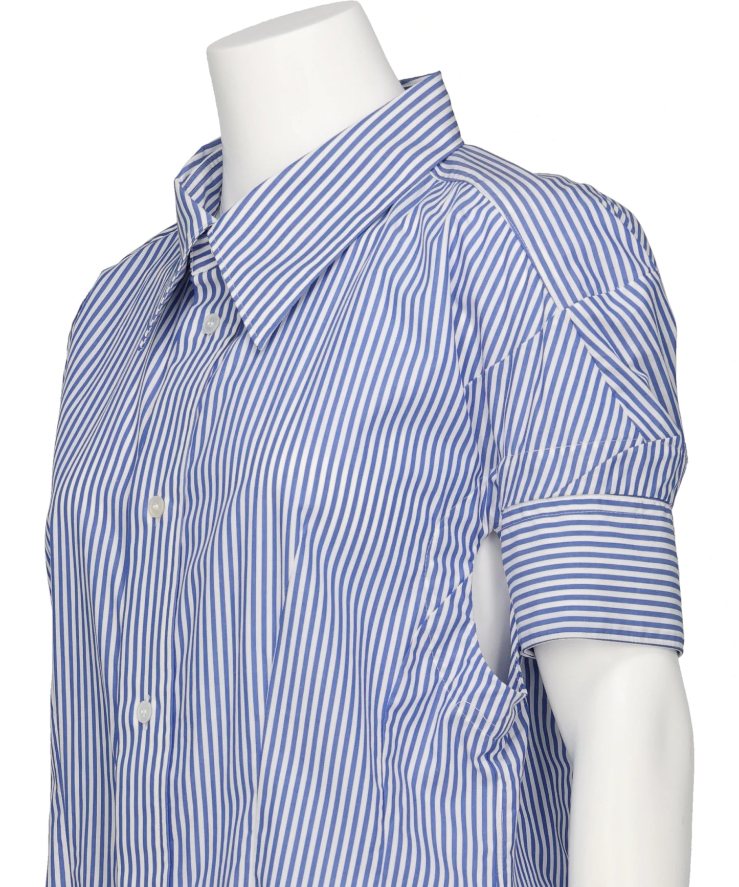 SHORT-SLEEVED BLOUSE