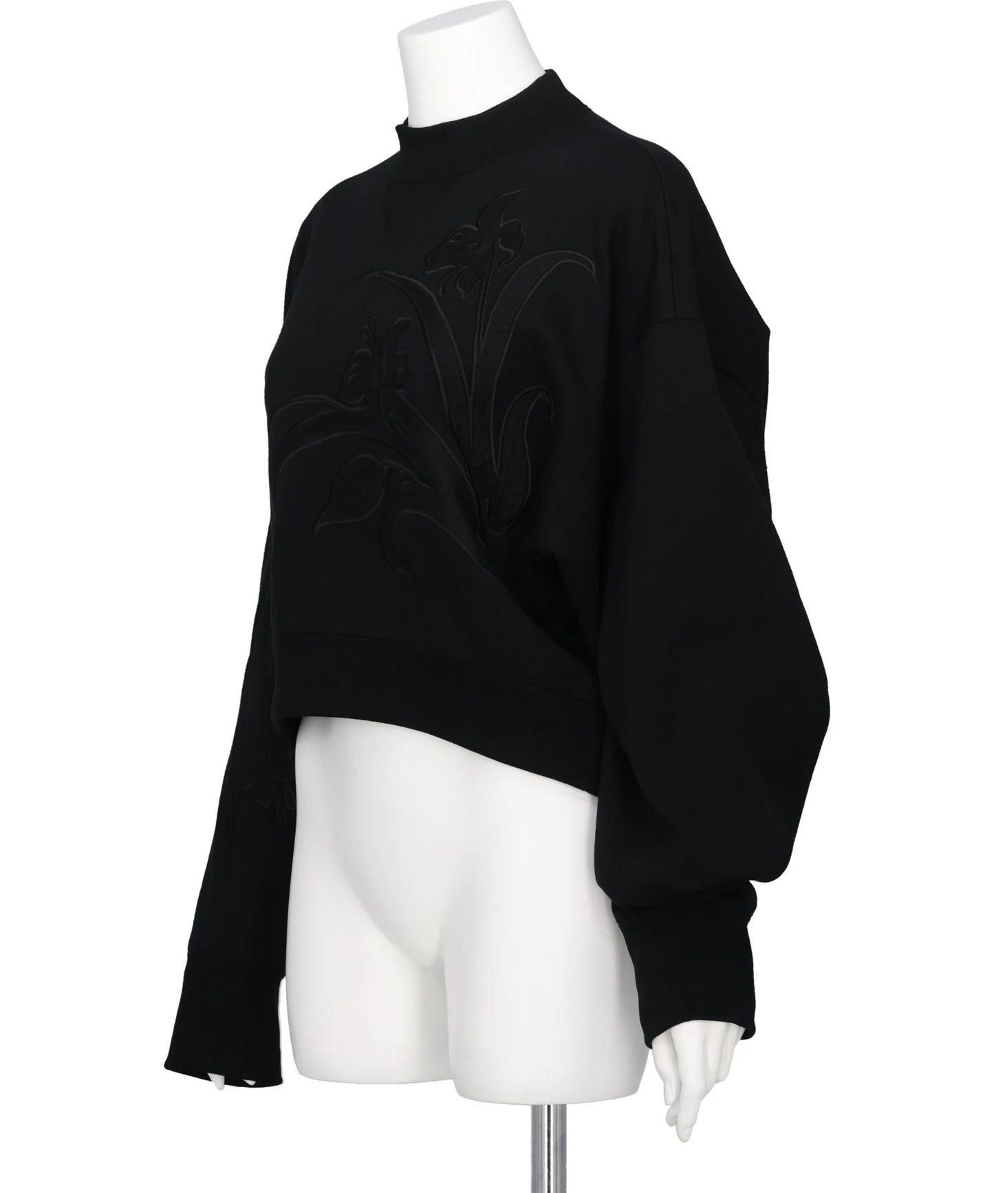 FLORAL EMBROIDERY SHORT SWEAT TOP
