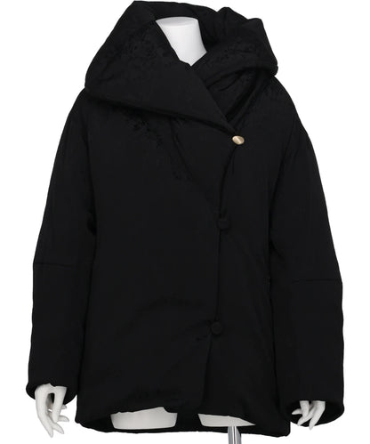 Mame Kurogouchi(マメクロゴウチ) FLORAL JACQUARD ROUNDED DOWN Mame Kurogouchi(マメクロゴウチ) FLORAL JACQUARD ROUNDED DOWN