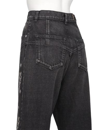 EMBROIDERED STRAIGHT JEANS
