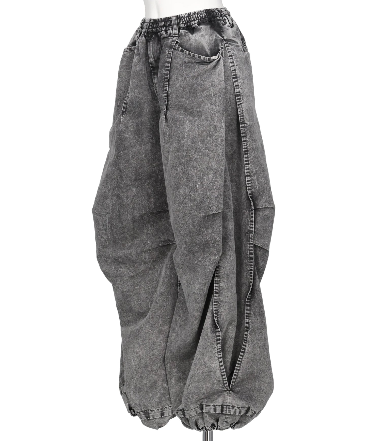 TUCKED BALLOON DENIM