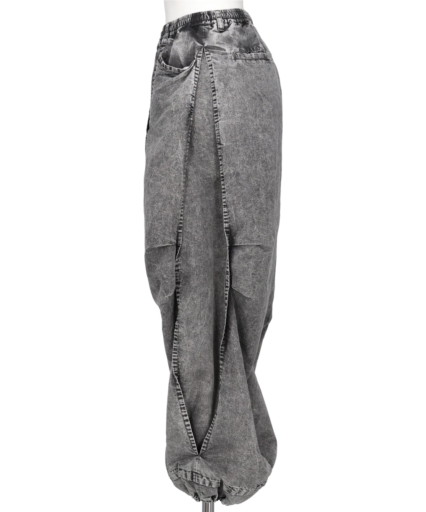 TUCKED BALLOON DENIM