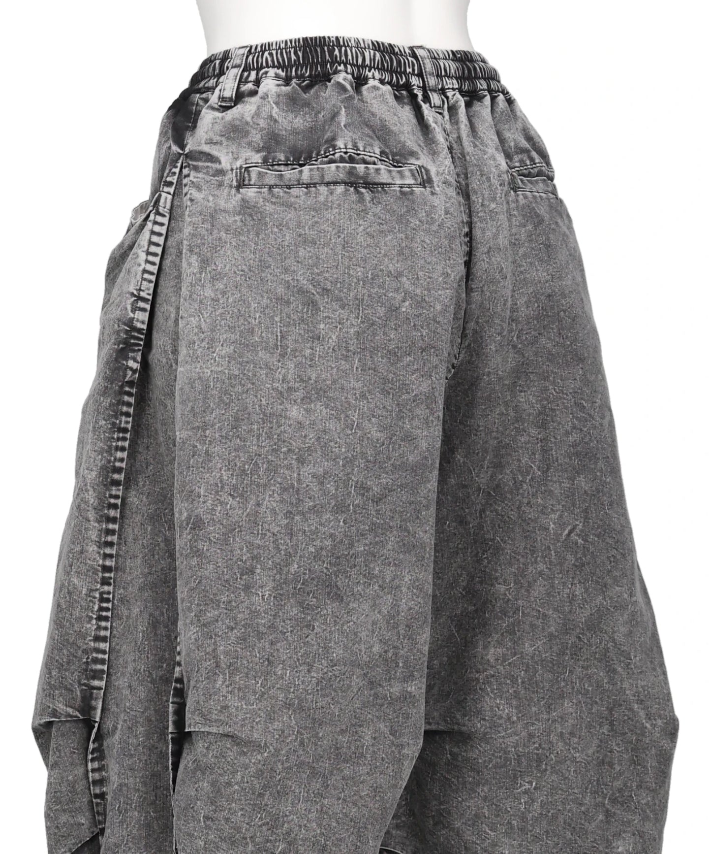 TUCKED BALLOON DENIM