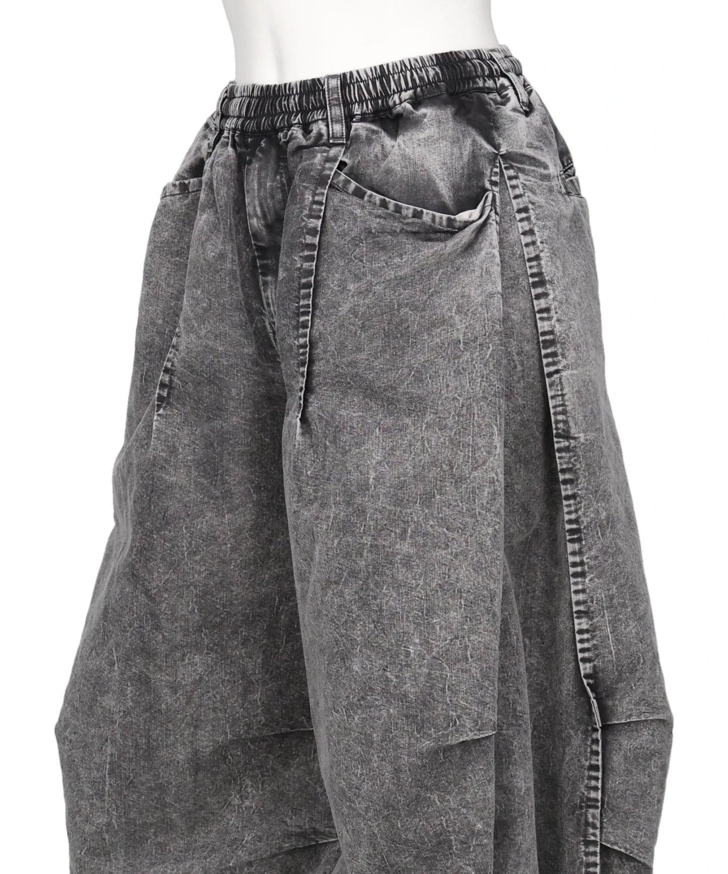 TUCKED BALLOON DENIM